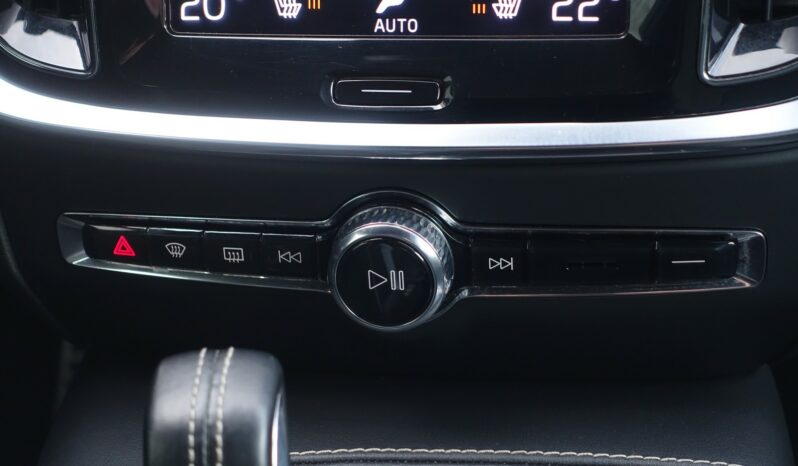 VOLVO V 60 T6 HYBRIDE RECHARGEABLE GEARTRONIC AWD 340 CH ( 253 CH + 87 CH ) R-DESIGN complet