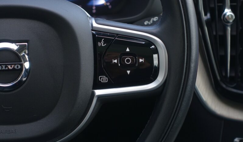 VOLVO XC 60 B4 2.0L D GEARTRONIC 197CH MHEV  INSCRIPTION complet