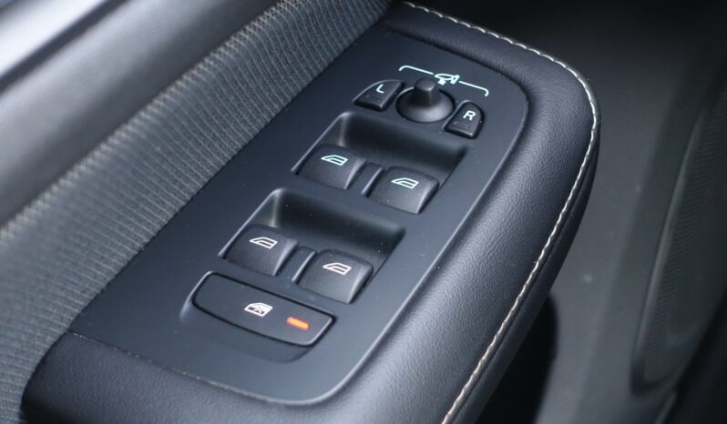 VOLVO V 60 T6 HYBRIDE RECHARGEABLE GEARTRONIC AWD 340 CH ( 253 CH + 87 CH ) R-DESIGN complet