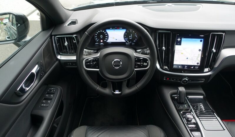 VOLVO S 60 T8 AWD GEARTRONIC 303CH + 87 CH HYBRIDE RECHARGEABLE R-DESIGN complet