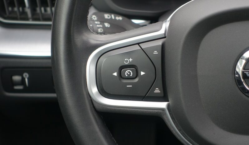 VOLVO XC 60 B4 2.0 L GEARTRONIC 197 CH MHEV  MOMENTUM complet