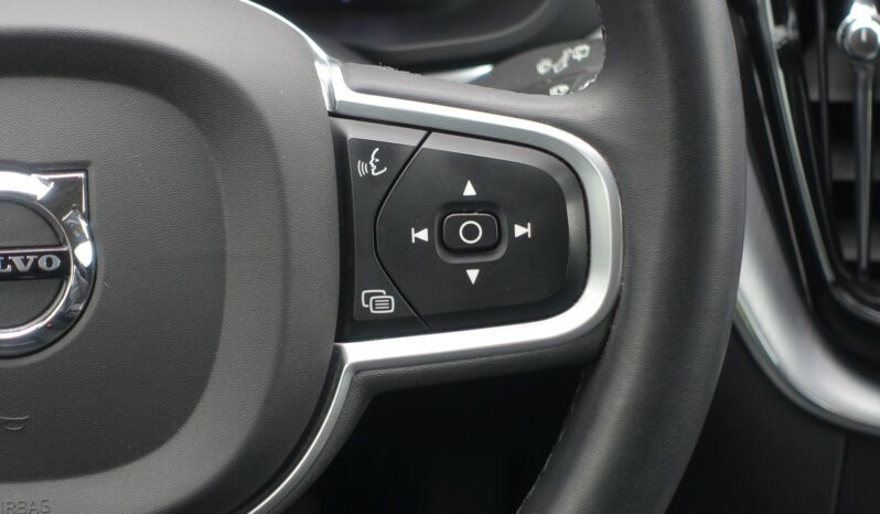 VOLVO XC 60 B4 2.0 L GEARTRONIC 197 CH MHEV  MOMENTUM complet
