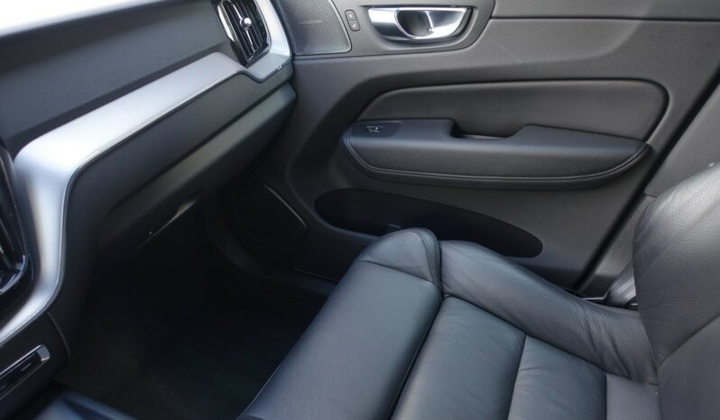 VOLVO XC 60 D4 2.0 L GEARTRONIC 190CH R-DESIGN complet