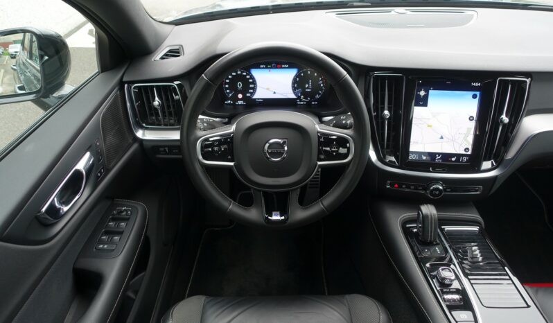 VOLVO S 60 T8 AWD GEARTRONIC 303CH + 87 CH HYBRIDE RECHARGEABLE R-DESIGN complet