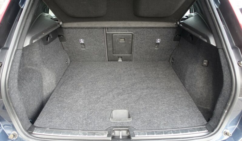 VOLVO XC 40 T4 HYBRIDE RECHARGEABLE GEARTRONIC 211 CH ( 129 CH + 82 CH ) INSCRIPTION complet