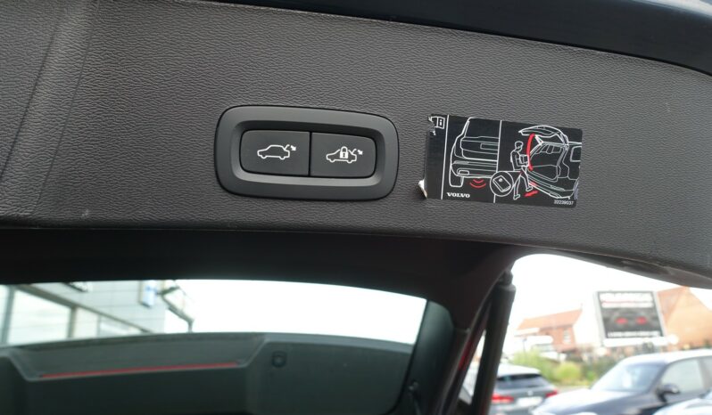 VOLVO XC 40 T4 HYBRIDE RECHARGEABLE GEARTRONIC 211 CH ( 129 CH + 82 CH ) INSCRIPTION complet