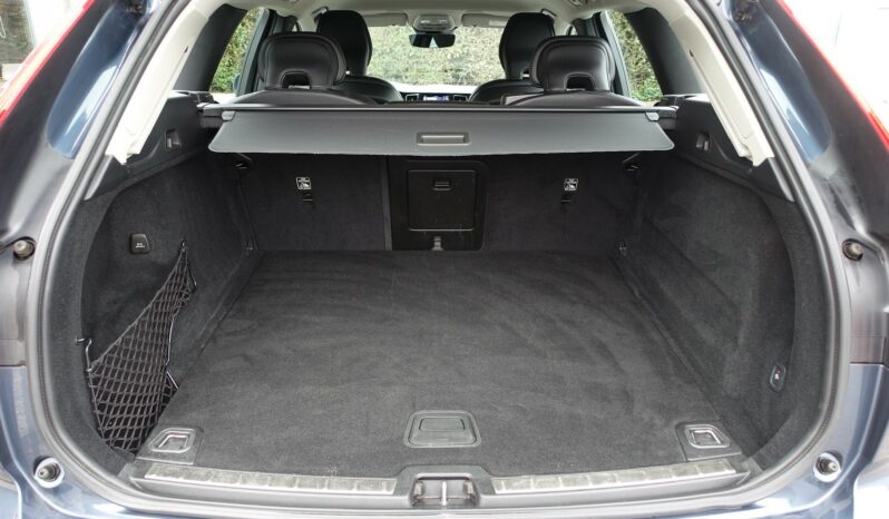 VOLVO XC 60 B4 2.0 L GEARTRONIC 197 CH MHEV  MOMENTUM complet
