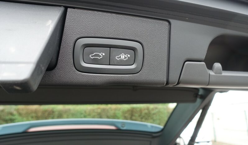 VOLVO XC 60 B4 2.0 L GEARTRONIC 197 CH MHEV  MOMENTUM complet