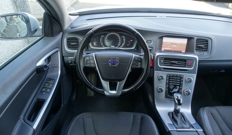 VOLVO V60 1 PHASE 2.0L TDI D4 GEARTRONIC 190CH  MOMENTUM complet
