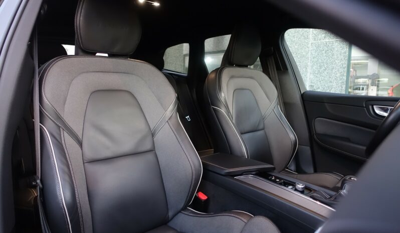 VOLVO XC 60 D4 2.0 L GEARTRONIC 163CH R-DESIGN complet