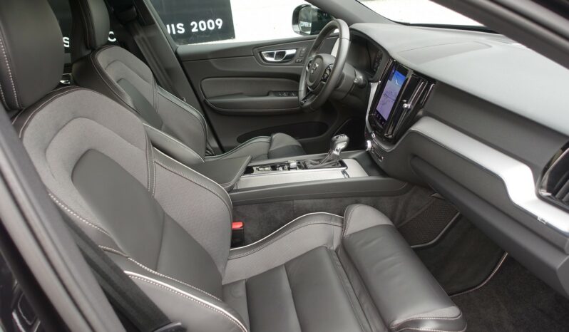 VOLVO XC 60 D4 2.0 L GEARTRONIC 163CH R-DESIGN complet