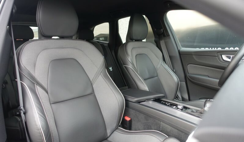 VOLVO XC 60 D4 2.0 L GEARTRONIC 163CH R-DESIGN complet