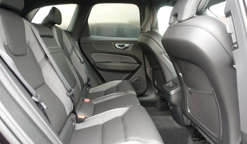 VOLVO XC 60 D4 2.0 L GEARTRONIC 163CH R-DESIGN complet
