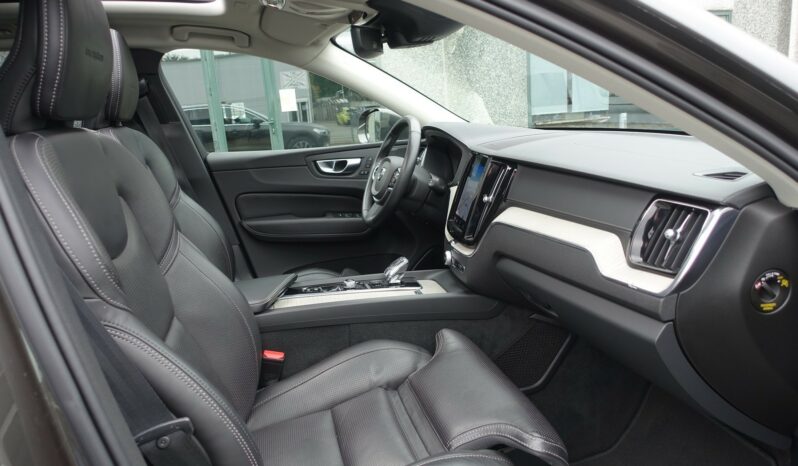 VOLVO XC 60 B4 2.0 L GEARTRONIC 197 CH MHEV  INSCRIPTION complet