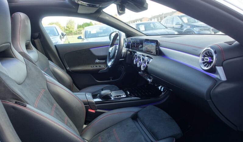 MERCEDES CLASSE CLA SHOOTING BRAKE 180 DCT  AMG-LINE complet