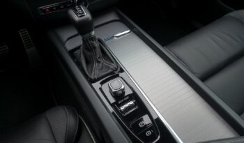 VOLVO XC 60 D4 2.0 L GEARTRONIC 163CH R-DESIGN complet