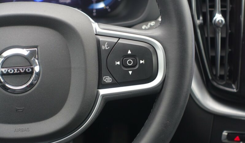 VOLVO XC 60 B4 2.0 L GEARTRONIC 197 CH MHEV  MOMENTUM complet