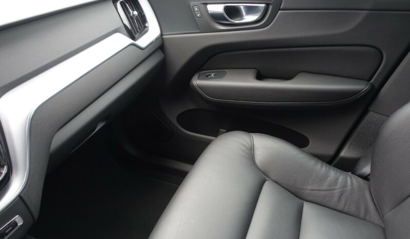 VOLVO XC 60 B4 2.0 L GEARTRONIC 197 CH MHEV  MOMENTUM complet