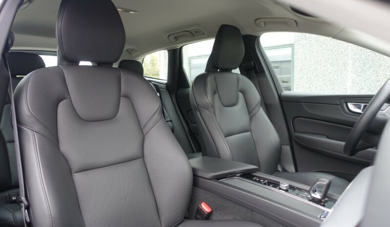 VOLVO XC 60 B4 2.0 L GEARTRONIC 197 CH MHEV  MOMENTUM complet