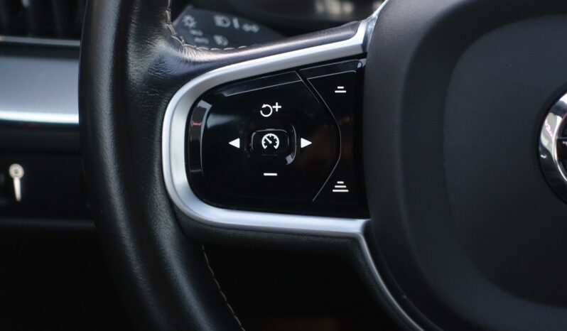 VOLVO XC 60 D4 2.0 L GEARTRONIC 163CH R-DESIGN complet