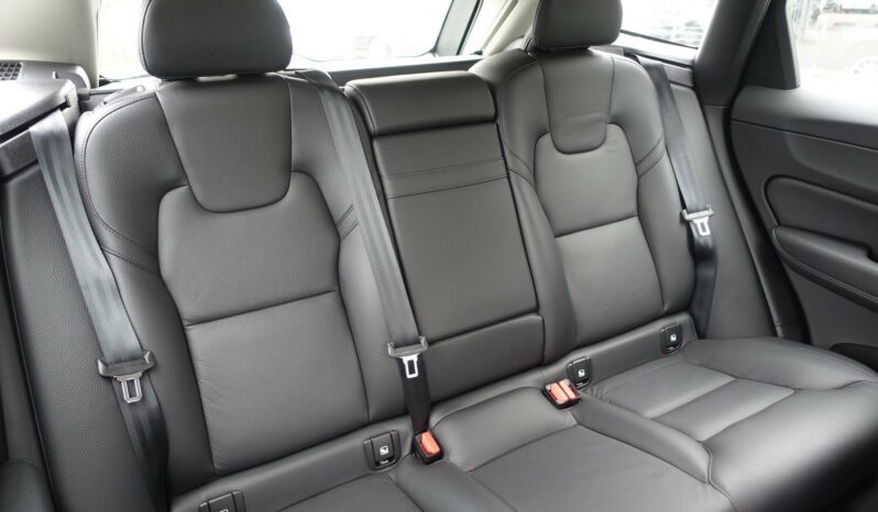 VOLVO XC 60 B4 2.0 L GEARTRONIC 197 CH MHEV  MOMENTUM complet