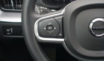VOLVO XC 60 B4 2.0 L GEARTRONIC 197 CH MHEV  MOMENTUM complet