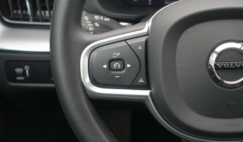 VOLVO XC 60 B4 2.0 L GEARTRONIC 197 CH MHEV  MOMENTUM complet