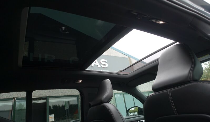 VOLVO XC 40 T5 HYBRIDE RECHARGEABLE GEARTRONIC 262 CH ( 180 CH + 82 CH ) R-DESIGN complet