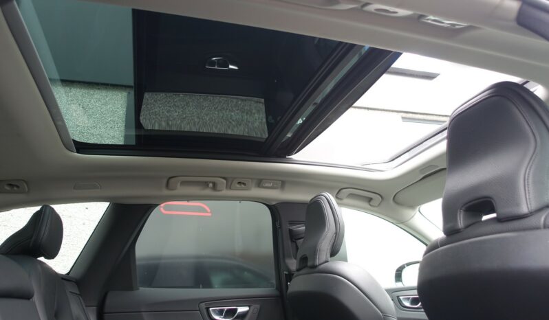 VOLVO XC 60 T8 4WD HYBRIDE RECHARGEABLE GEARTRONIC 390 CH  INSCRIPTION complet