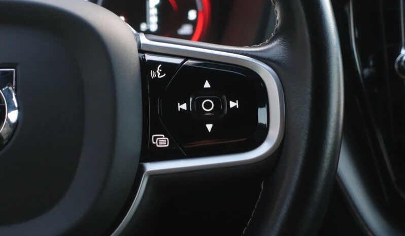 VOLVO XC 60 D4 2.0 L GEARTRONIC 163CH R-DESIGN complet
