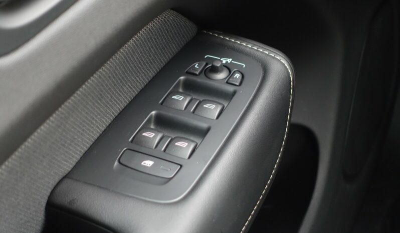 VOLVO XC 60 D4 2.0 L GEARTRONIC 163CH R-DESIGN complet
