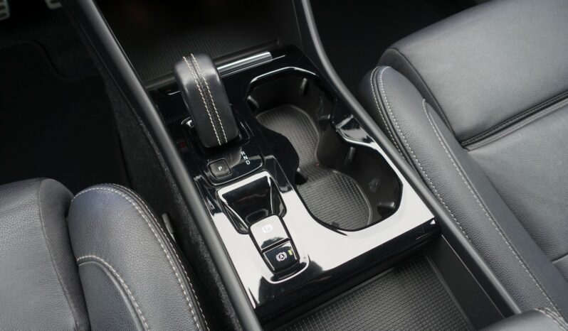 VOLVO XC 40 T5 HYBRIDE RECHARGEABLE GEARTRONIC 262 CH ( 180 CH + 82 CH ) R-DESIGN complet