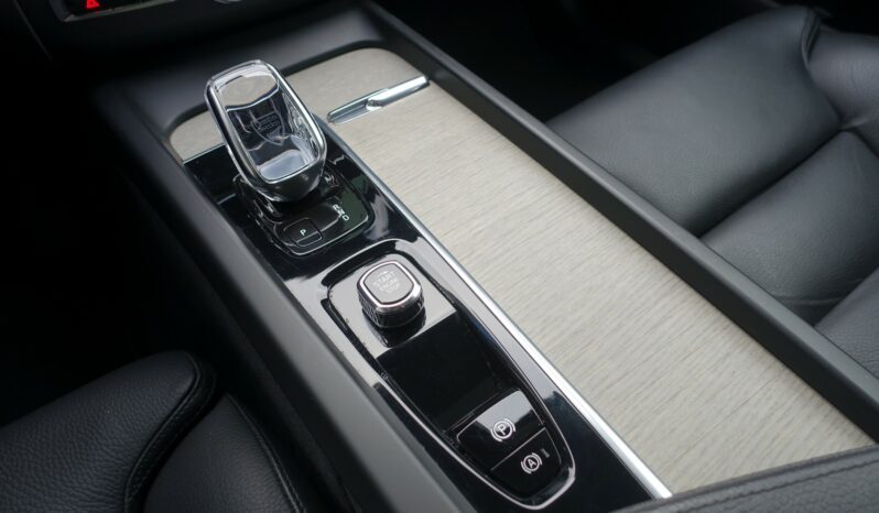 VOLVO XC 60 T8 4WD HYBRIDE RECHARGEABLE GEARTRONIC 390 CH  INSCRIPTION complet