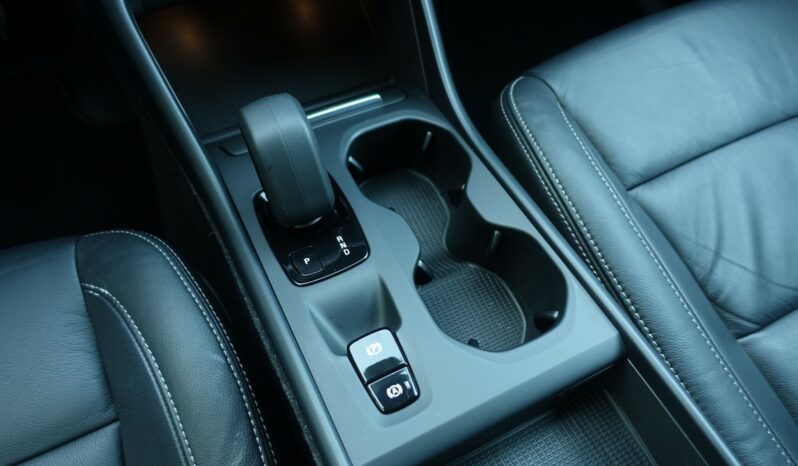 VOLVO XC 40 T4 HYBRIDE RECHARGEABLE GEARTRONIC 211 CH ( 129 CH + 82 CH ) MOMENTUM complet