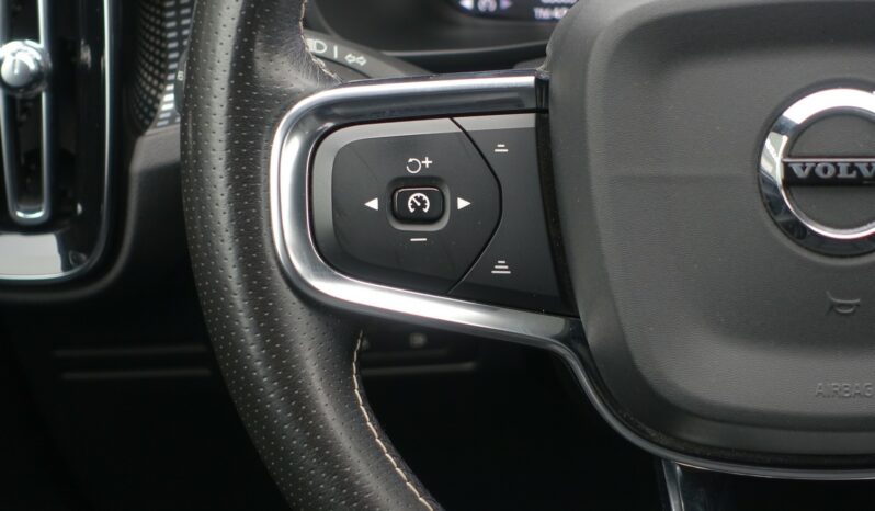 VOLVO XC 40 T5 HYBRIDE RECHARGEABLE GEARTRONIC 262 CH ( 180 CH + 82 CH ) R-DESIGN complet