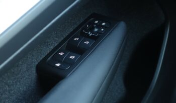 VOLVO XC 40 T4 HYBRIDE RECHARGEABLE GEARTRONIC 211 CH ( 129 CH + 82 CH ) MOMENTUM complet