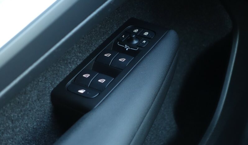 VOLVO XC 40 T4 HYBRIDE RECHARGEABLE GEARTRONIC 211 CH ( 129 CH + 82 CH ) MOMENTUM complet