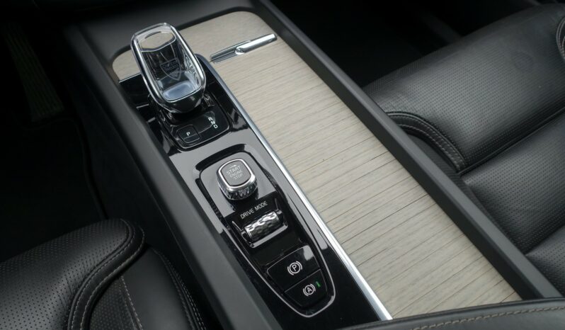 VOLVO XC 60 B4 2.0 L GEARTRONIC 197 CH MHEV  INSCRIPTION complet