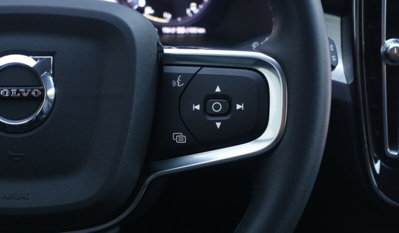 VOLVO XC 40 T4 HYBRIDE RECHARGEABLE GEARTRONIC 211 CH ( 129 CH + 82 CH ) MOMENTUM complet