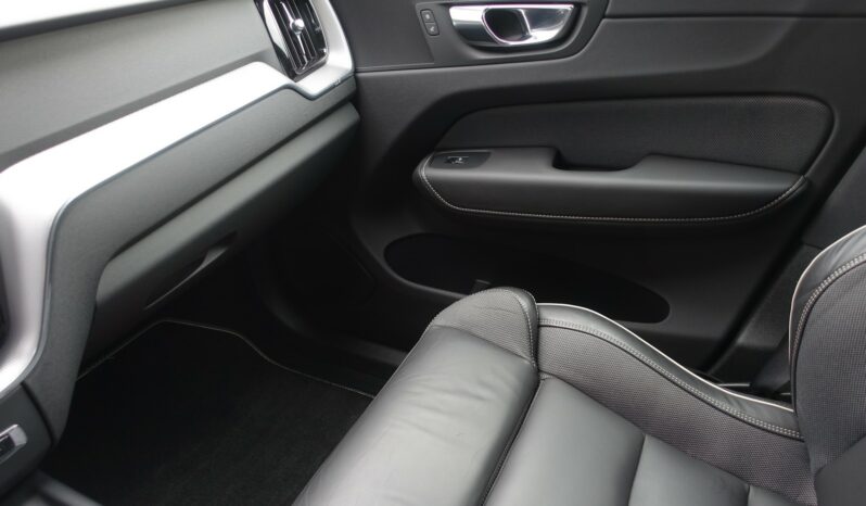 VOLVO XC 60 D4 2.0 L GEARTRONIC 163CH R-DESIGN complet