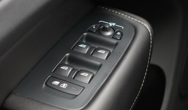 VOLVO XC 60 B4 2.0 L GEARTRONIC 197 CH MHEV  INSCRIPTION complet