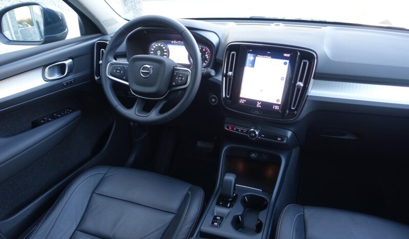 VOLVO XC 40 T4 HYBRIDE RECHARGEABLE GEARTRONIC 211 CH ( 129 CH + 82 CH ) MOMENTUM complet
