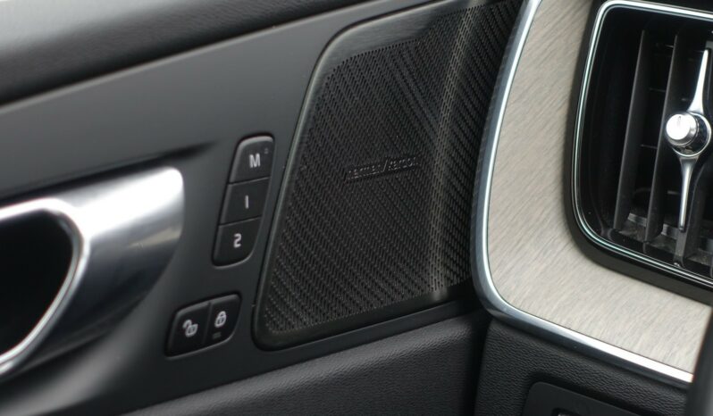 VOLVO XC 60 B4 2.0 L GEARTRONIC 197 CH MHEV  INSCRIPTION complet