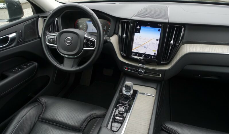 VOLVO XC 60 B4 2.0 L GEARTRONIC 197 CH MHEV  INSCRIPTION complet