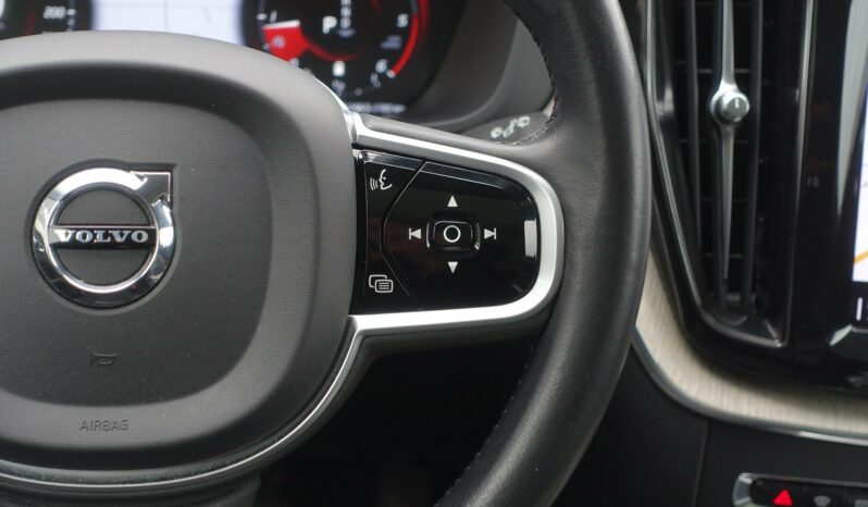VOLVO XC 60 B4 2.0 L GEARTRONIC 197 CH MHEV  INSCRIPTION complet