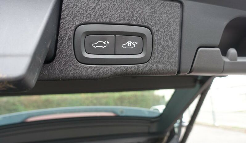 VOLVO XC 60 B4 2.0 L GEARTRONIC 197 CH MHEV  MOMENTUM complet