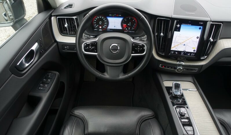 VOLVO XC 60 B4 2.0 L GEARTRONIC 197 CH MHEV  INSCRIPTION complet
