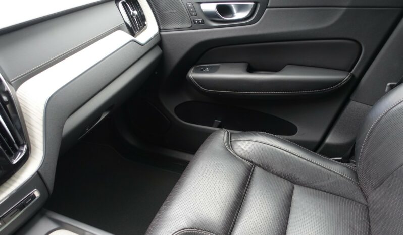 VOLVO XC 60 B4 2.0 L GEARTRONIC 197 CH MHEV  INSCRIPTION complet