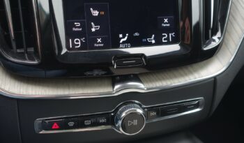 VOLVO XC 60 B4 2.0 L GEARTRONIC 197 CH MHEV  INSCRIPTION complet