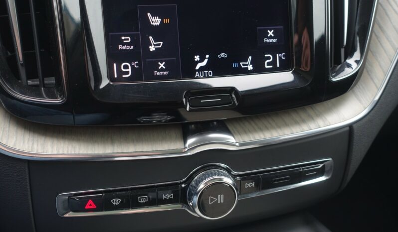 VOLVO XC 60 B4 2.0 L GEARTRONIC 197 CH MHEV  INSCRIPTION complet